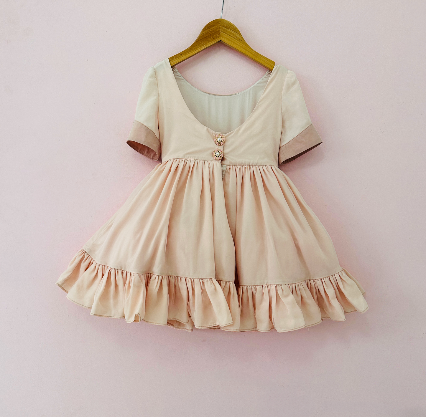 
                  
                    Ruffle Hem Vivian Dusty Pink Sample
                  
                